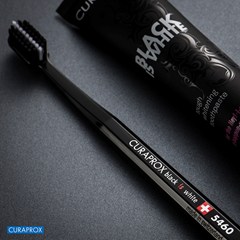 ESCOVA DENTAL CURAPROX CS 5460 + BLACK IS WHITE LIGHT PACK